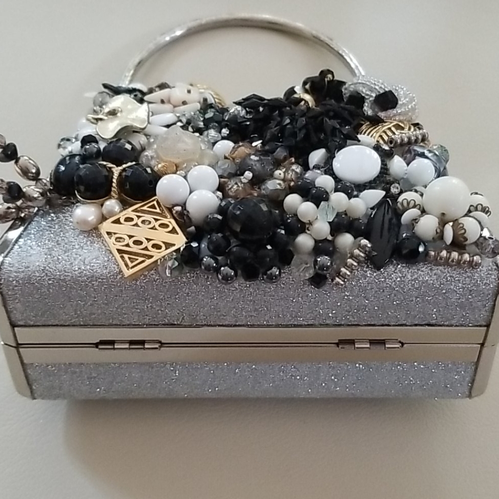 NWT Repurposed Vintage Jewelry Collage Beaded Metal Frame Handbag - Picture 12 of 16